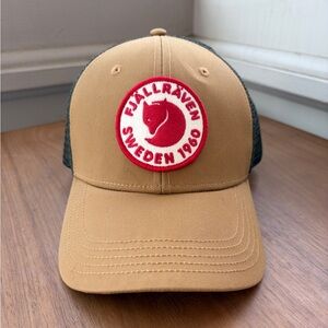 Fjällräven Tan and Red Cap -L/XL